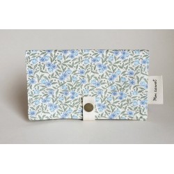 Protège carnet de santé petites fleurs bleues- Sauge & Co.